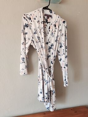 LGloria Vanderbilt Large Floral Tie-Waist Robe